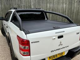 Mitsubishi L200 2.4 DI-D DC Barbarian Black Auto 4WD Euro 6 4dr (Roll Top) at 17th