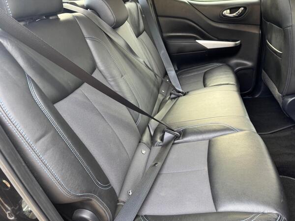 Nissan Navara 2.3 dCi N-Guard Auto 4WD Euro 6 4dr