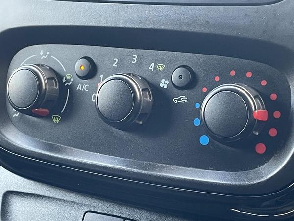 Vauxhall Vivaro 1.6 CDTi 2900 BiTurbo ecoTEC Limited Edition Nav Crew Van L2 H1 Euro 6 (s/s) 5dr (6 Seat)