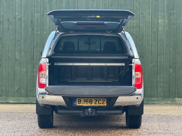 Nissan Navara 2.3 dCi Tekna Auto 4WD Euro 6 4dr