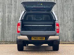 Nissan Navara 2.3 dCi Tekna Auto 4WD Euro 6 4dr at 18th