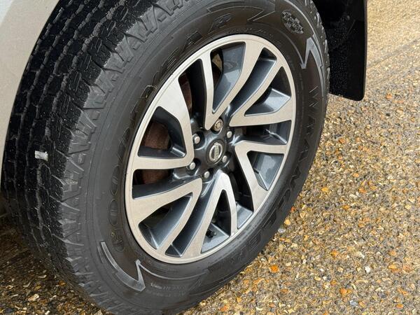 Nissan Navara 2.3 dCi Tekna Auto 4WD Euro 6 4dr