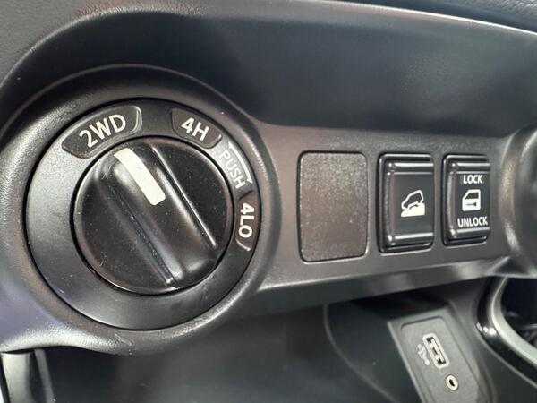 Nissan Navara 2.3 dCi Tekna Auto 4WD Euro 6 4dr