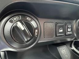Nissan Navara 2.3 dCi Tekna Auto 4WD Euro 6 4dr at 24th