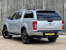 Nissan Navara 2.3 dCi Tekna Auto 4WD Euro 6 4dr at 9th