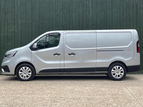 Renault Trafic 2.0 dCi Blue LL30 Sport L2 H1 Euro 6 (s/s) 5dr