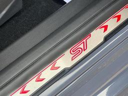 Ford Focus 2.0T EcoBoost ST-3 Euro 6 (s/s) 5dr at 61th