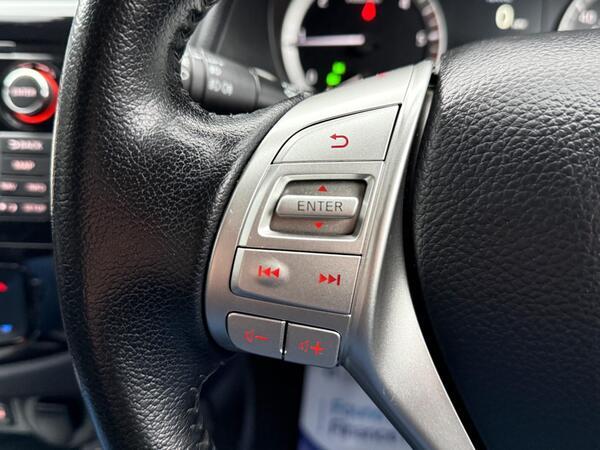 Nissan Navara 2.3 dCi Tekna Auto 4WD Euro 6 4dr