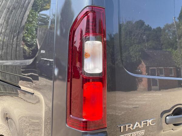 Renault Trafic 2.0 dCi ENERGY 30 Black Edition LWB Standard Roof Euro 6 (s/s) 5dr