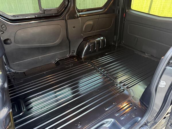 Renault Trafic 2.0 dCi ENERGY 28 Black Edition EDC SWB Standard Roof Euro 6 (s/s) 5dr