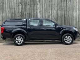 Nissan Navara 2.3 dCi Acenta 4WD Euro 6 (s/s) 4dr at 18th