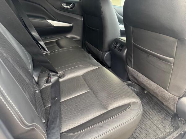 Nissan Navara 2.3 dCi Tekna Auto 4WD Euro 6 4dr