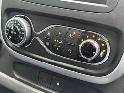 Renault Trafic 2.0 dCi ENERGY 30 Black Edition EDC LWB Standard Roof Euro 6 (s/s) 5dr at 28th