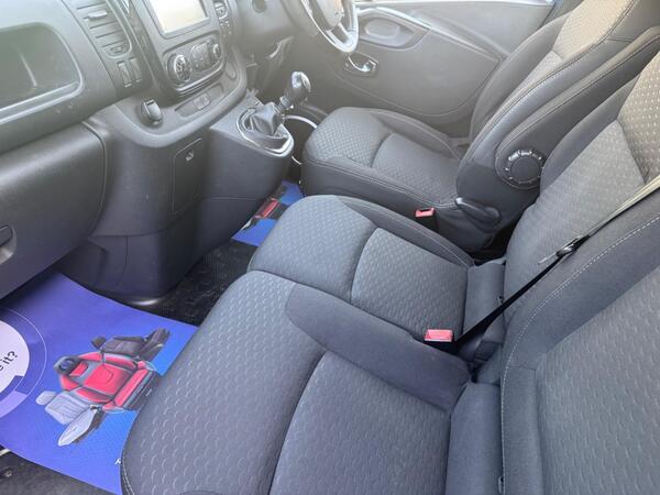 Vauxhall Vivaro 1.6 CDTi 2700 BiTurbo ecoFLEX Sportive L1 H1 Euro 5 (s/s) 5dr