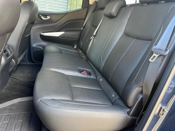Nissan Navara 2.3 dCi Tekna Auto 4WD Euro 6 4dr