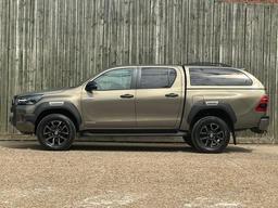 Toyota Hilux 2.8 D-4D Invincible X 4WD Euro 6 (s/s) 4dr at 10th