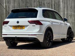 Volkswagen Tiguan 2.0 TSI R-Line Tech DSG 4Motion Euro 6 (s/s) 5dr at 2th