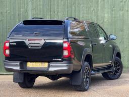 Toyota Hilux 2.8 D-4D Invincible X Auto 4WD Euro 6 (s/s) 4dr at 3th