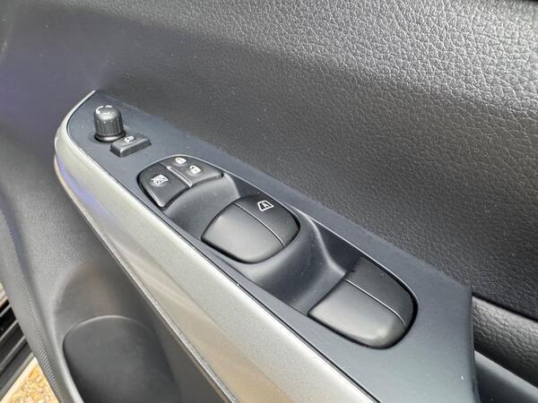 Nissan Navara 2.3 dCi Tekna Auto 4WD Euro 6 4dr