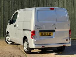 Nissan NV200 1.5 dCi Tekna SWB Euro 6 6dr at 13th