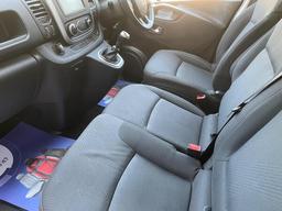 Renault Trafic 2.0 dCi ENERGY 30 Black Edition LWB Standard Roof Euro 6 (s/s) 5dr at 12th