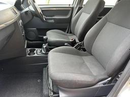 Vauxhall Meriva 1.6i 16v Club 5dr at 31th