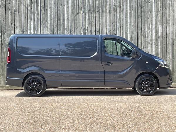 Renault Trafic 2.0 dCi ENERGY 30 Black Edition LWB Standard Roof Euro 6 (s/s) 5dr