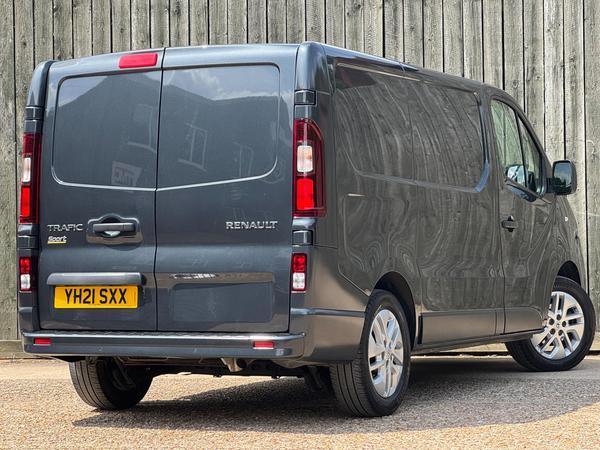 Renault Trafic 2.0 dCi ENERGY 28 Sport SWB Standard Roof Euro 6 (s/s) 5dr