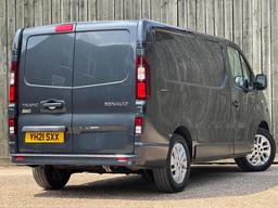 Renault Trafic 2.0 dCi ENERGY 28 Sport SWB Standard Roof Euro 6 (s/s) 5dr at 17th