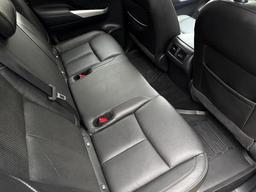 Nissan Navara 2.3 dCi Tekna Auto 4WD Euro 6 4dr at 25th