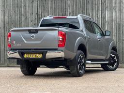 Nissan Navara 2.3 dCi Tekna Auto 4WD Euro 6 4dr at 24th