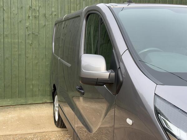 Renault Trafic 2.0 dCi ENERGY 28 Sport SWB Standard Roof Euro 6 (s/s) 5dr