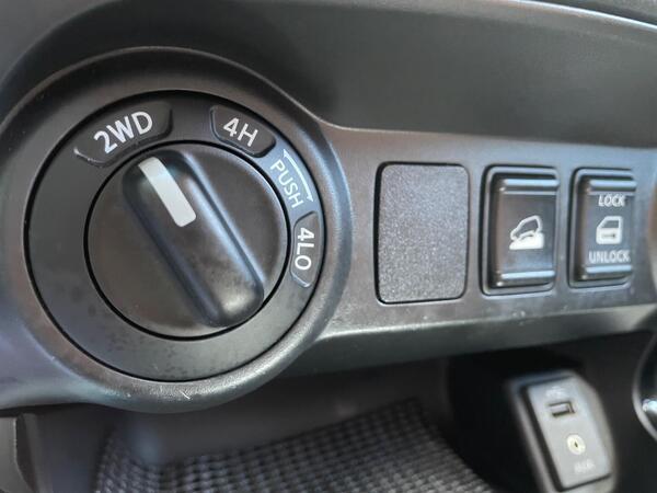 Nissan Navara 2.3 dCi Tekna Auto 4WD Euro 6 4dr