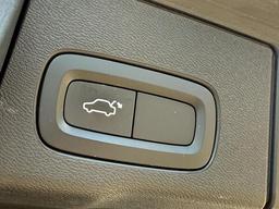 Volvo XC60 2.0 D4 R-Design Auto Euro 6 (s/s) 5dr at 39th
