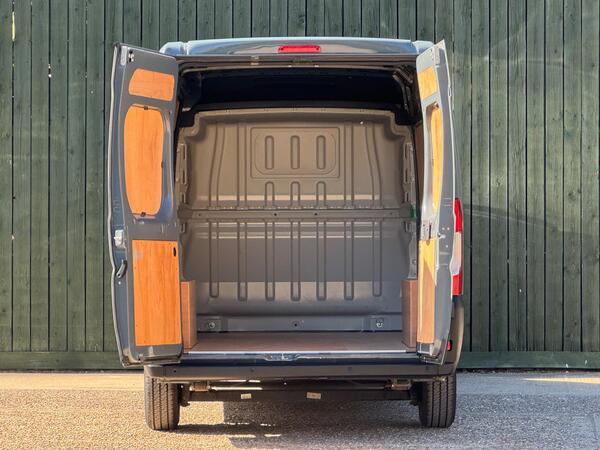 Peugeot Boxer 2.2 BlueHDi 335 Professional Premium + L2 H2 Euro 6 (s/s) 5dr
