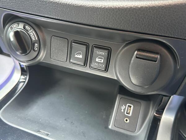 Nissan Navara 2.3 dCi Tekna Auto 4WD Euro 6 4dr