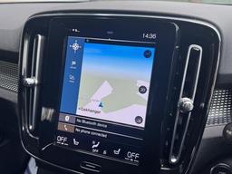 Volvo XC40 2.0 B4 MHEV R-Design Pro Auto Euro 6 (s/s) 5dr at 5th