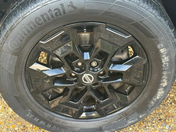 Nissan Navara 2.3 dCi N-Guard Auto 4WD Euro 6 4dr