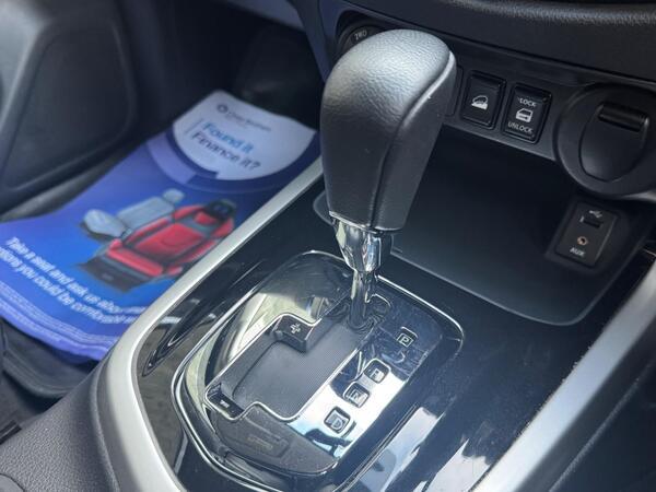 Nissan Navara 2.3 dCi Tekna Auto 4WD Euro 6 4dr