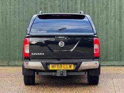 Nissan Navara 2.3 dCi Tekna Auto 4WD Euro 6 4dr at 11th