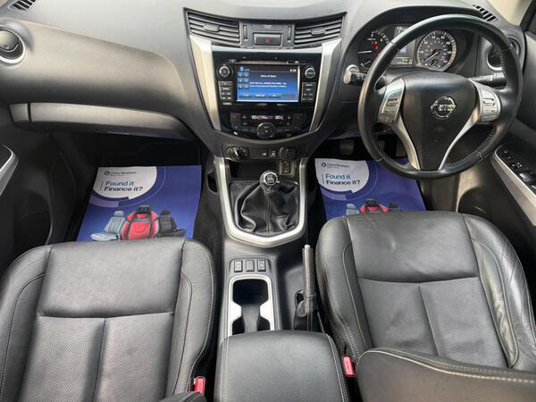 Nissan Navara 2.3 dCi Tekna 4WD Euro 6 (s/s) 4dr