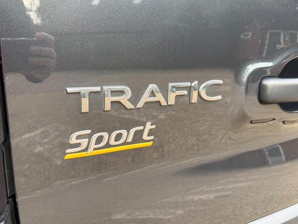Renault Trafic 2.0 dCi ENERGY 30 Sport Nav Crew Van LWB Euro 6 (s/s) 6dr
