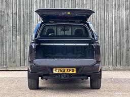 Nissan Navara 2.3 dCi N-Guard Auto 4WD Euro 6 4dr at 10th