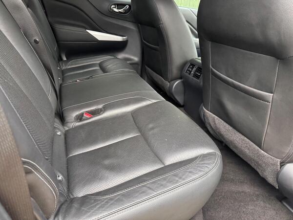 Nissan Navara 2.3 dCi Tekna Auto 4WD Euro 6 4dr