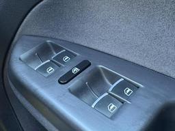 Volkswagen Touran 1.6 TDI SE Euro 5 5dr at 42th