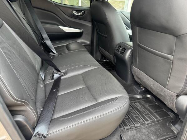 Nissan Navara 2.3 dCi Tekna Auto 4WD Euro 6 4dr