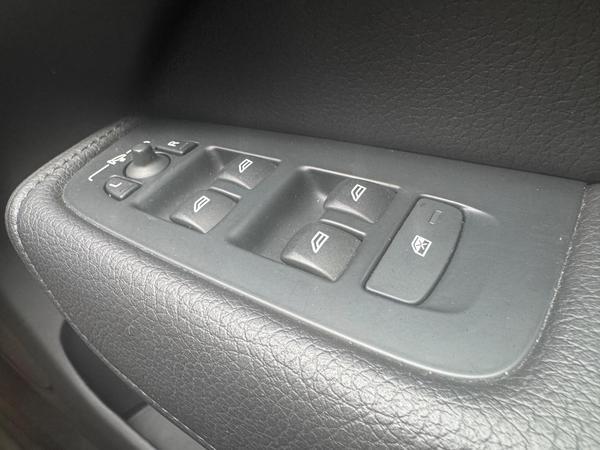 Volvo XC60 2.0 B5 MHEV Momentum Auto Euro 6 (s/s) 5dr