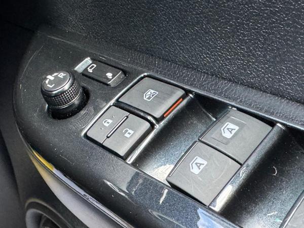 Toyota Hilux 2.8 D-4D Invincible X Auto 4WD Euro 6 (s/s) 4dr