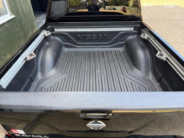 Nissan Navara 2.3 dCi Tekna Auto 4WD Euro 6 4dr