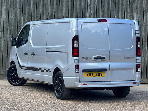 Renault Trafic 2.0 dCi ENERGY 30 Black Edition EDC LWB Standard Roof Euro 6 (s/s) 5dr